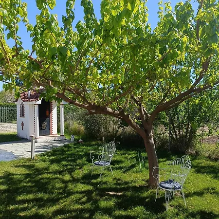 H BIΛΑ ΤΩΝ ΟΝΕΙΡΩΝ ΣΟΥ-999 THE VILLA OF YOURS Dreams 999 Villa