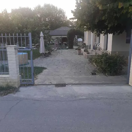 H BIΛΑ ΤΩΝ ΟΝΕΙΡΩΝ ΣΟΥ-999 THE VILLA OF YOURS Dreams 999 Villa